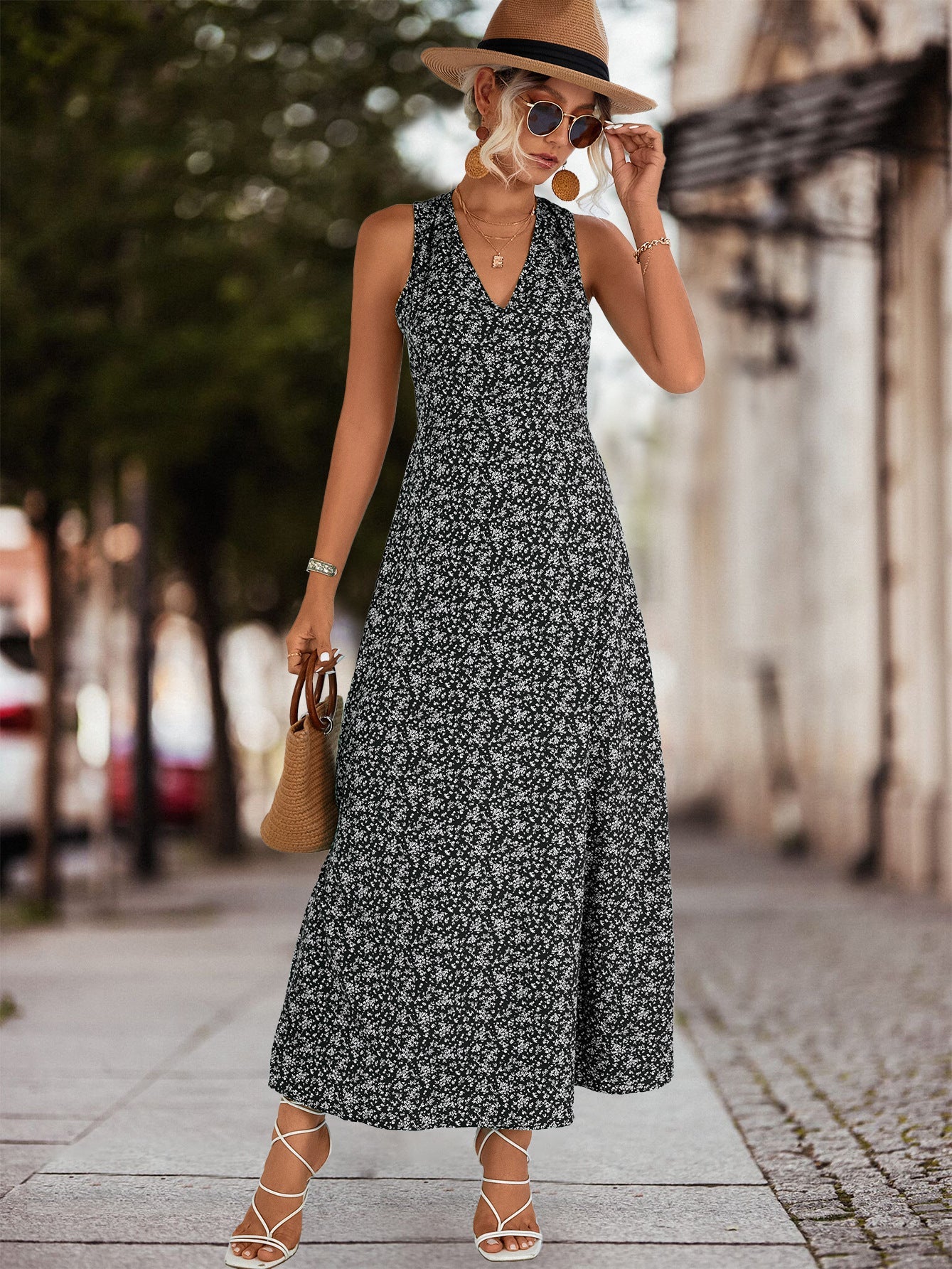 Damen Maxikleid mit floralem V-Ausschnitt und schwingendem Rock R&B