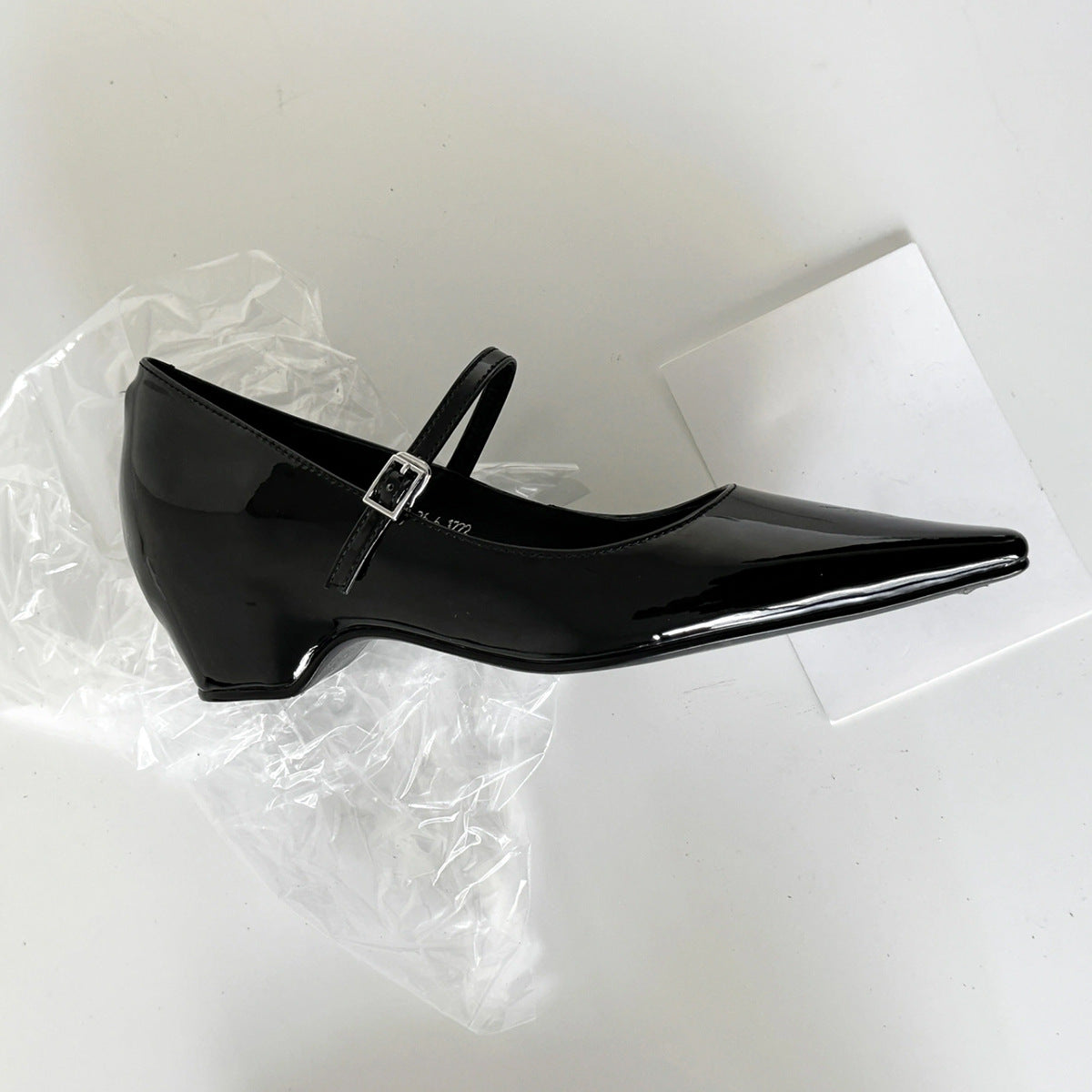 Damen elegante Slingback-Pumps mit spitzem Zehenbereich und glänzender Oberfläche