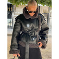 Damen Kunstlederjacke mit teddyähnlicher Innenausstattung und eleganter Gürtelbindung R&B