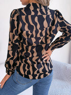 Damen Hemdbluse mit modernem grafischem Muster und eleganter Button-Down-Leiste