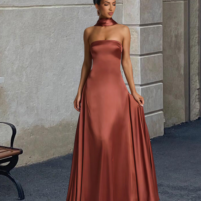 Damen Bandeau-Maxikleid mit schickem Halsschmuck und fließendem Satin R&B
