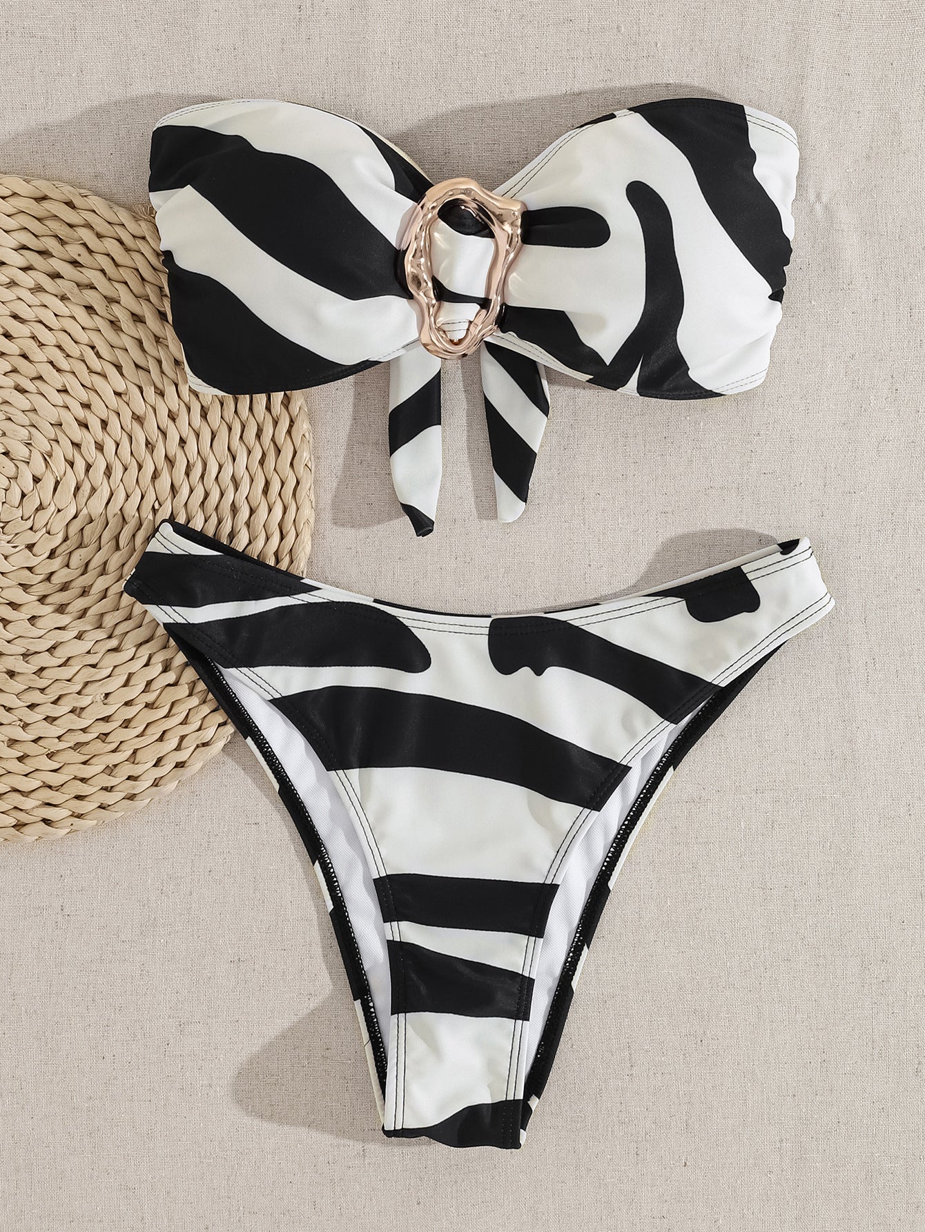 Damen Bandeau-Bikini mit modischem Schnallen-Detail und asymmetrischem Schnitt R&B