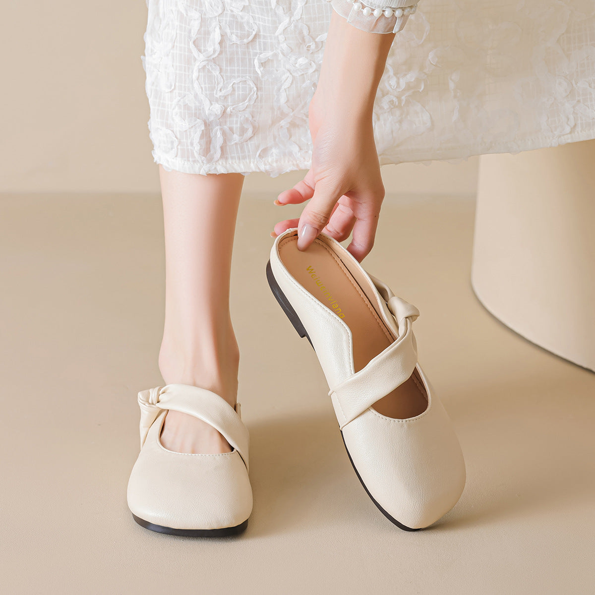 Damen Slipper mit modischem Knotendetail