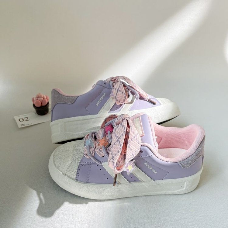 Damen Sneakers mit verspieltem Design und einzigartigen Schnürungen R&B