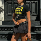 Damen cropped T-Shirt mit auffälligem Typografie-Druck R&B