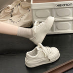 Damen Plateau Sneakers mit metallisch-glänzender Oberfläche und robustem Sohlenprofil R&B