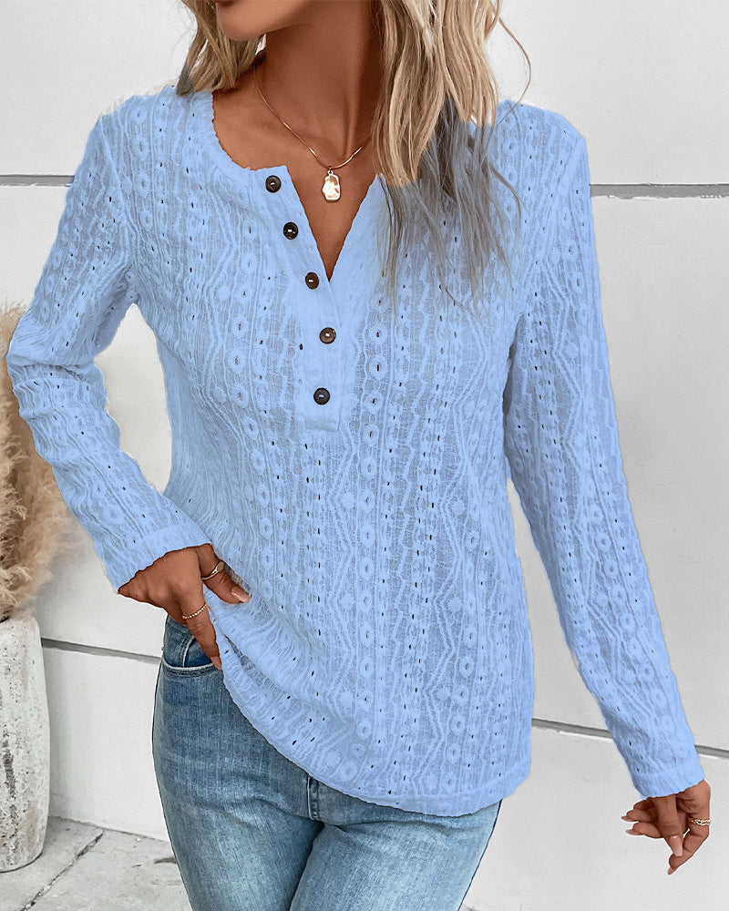 Damen Langarmshirt mit feiner Lochstickerei und dekorativen Knöpfen Heidi-Mode