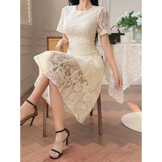 Damen Spitzenkleid mit transparenten Ärmeln und romantischen Details R&B