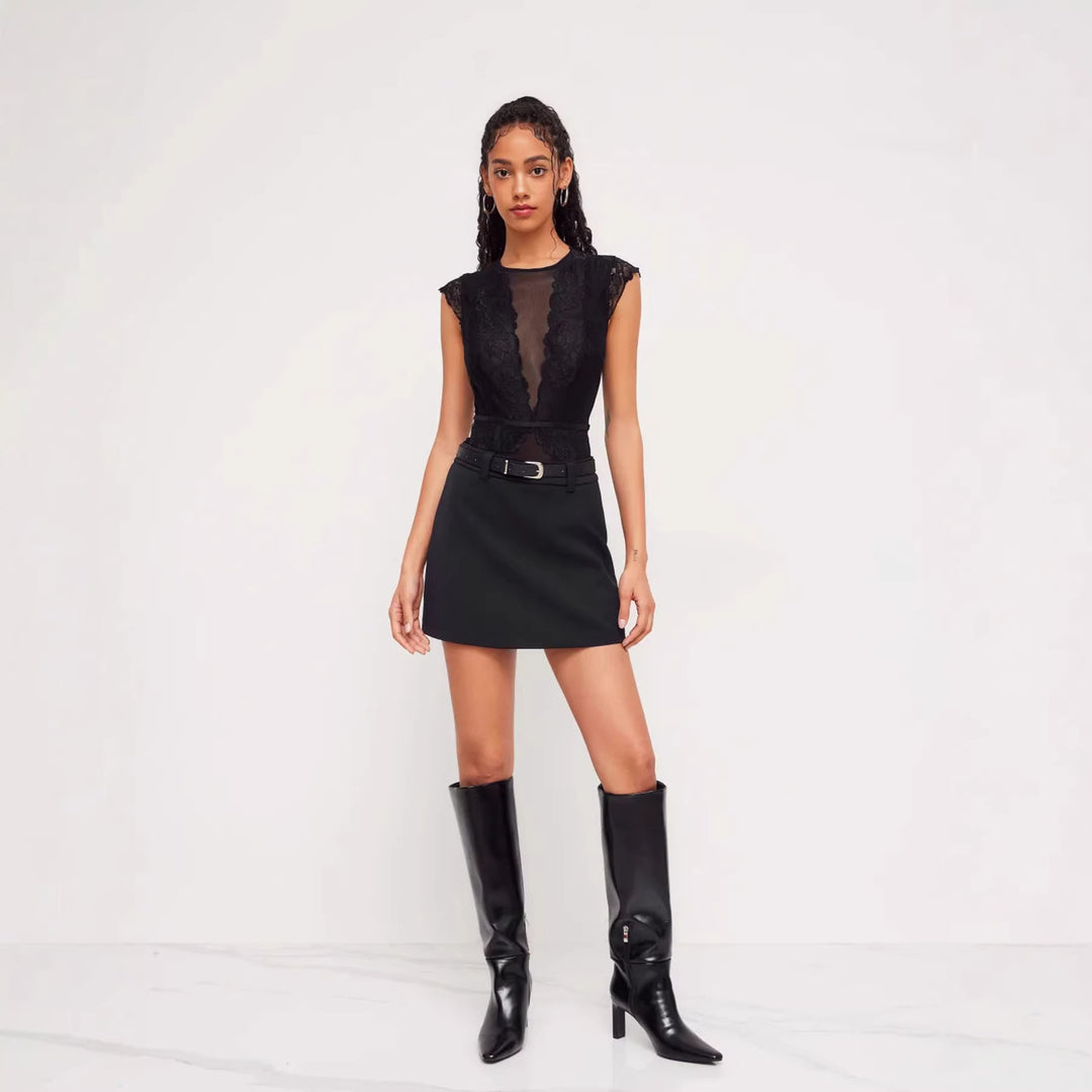 Damen Elegantes Spitzenbody mit tiefem V-Ausschnitt und zarten Rüschendetails R&B