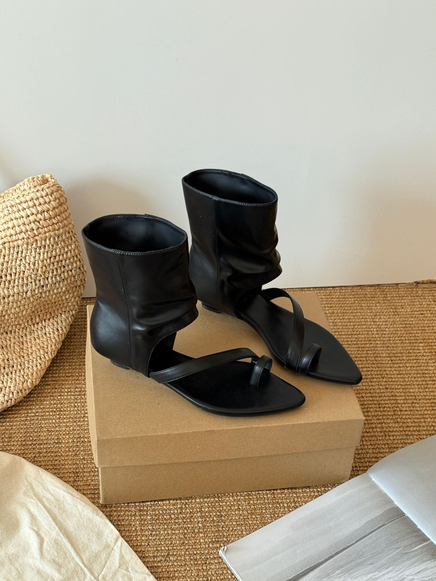 Damen Elegante Leder-Sandalen mit innovativem Design und angesagtem Schaft R&B