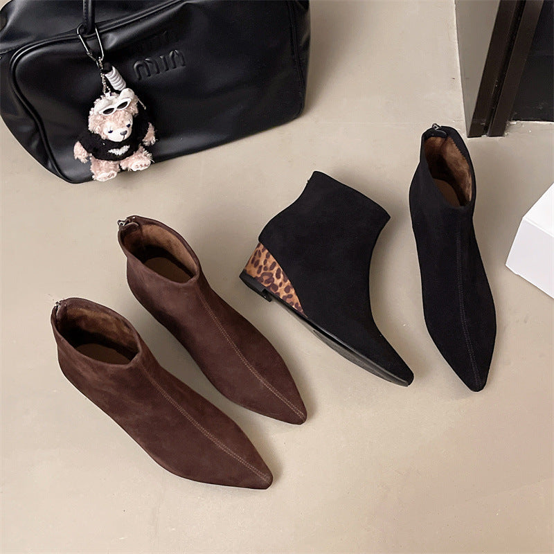 Damen Ankle Boots mit eleganter spitz zulaufender Form und tierischem Akzent