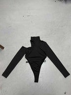Damen Body mit asymmetrischem Schnitt und hohen Rüschen R&B