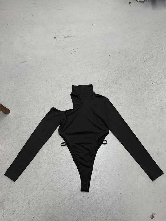 Damen Body mit asymmetrischem Schnitt und hohen Rüschen R&B