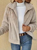 Damen Plüschjacke mit strukturiertem Design und hohem Kragen R&B