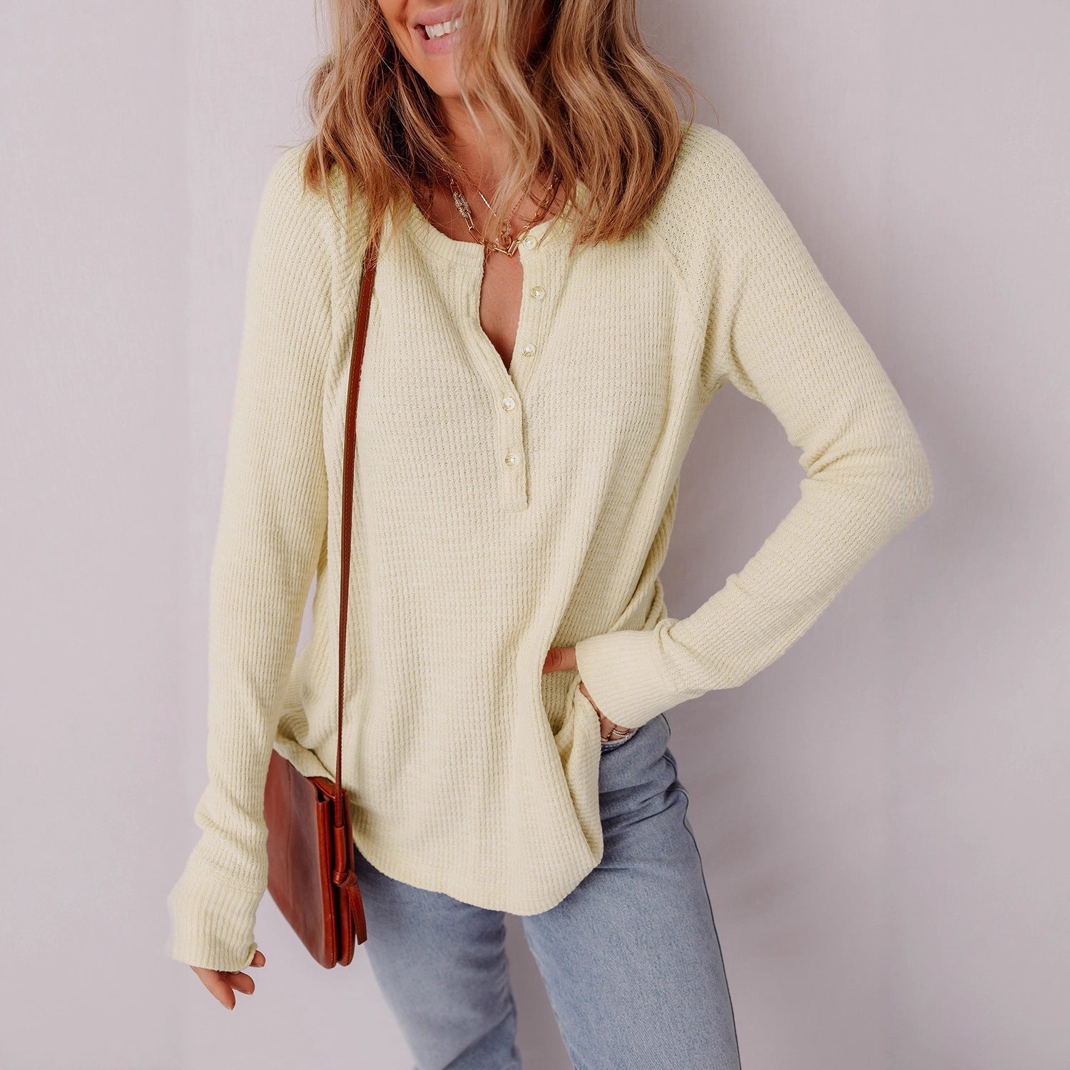 Damen lässiger Henley-Pullover aus strukturiertem Material R&B
