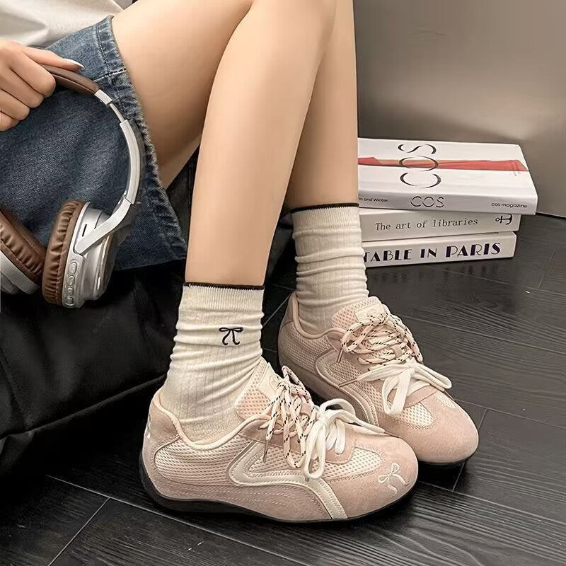 Damen Sportliche Sneakers mit verspieltem Apfelmotiv und atmungsaktiven Mesh-Elementen R&B