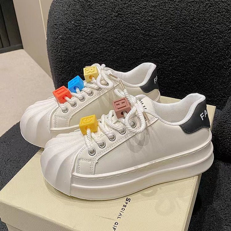 Damen Casual Sneakers mit bunten Schnürsenkeln und komfortabler Plateau-Sohle R&B