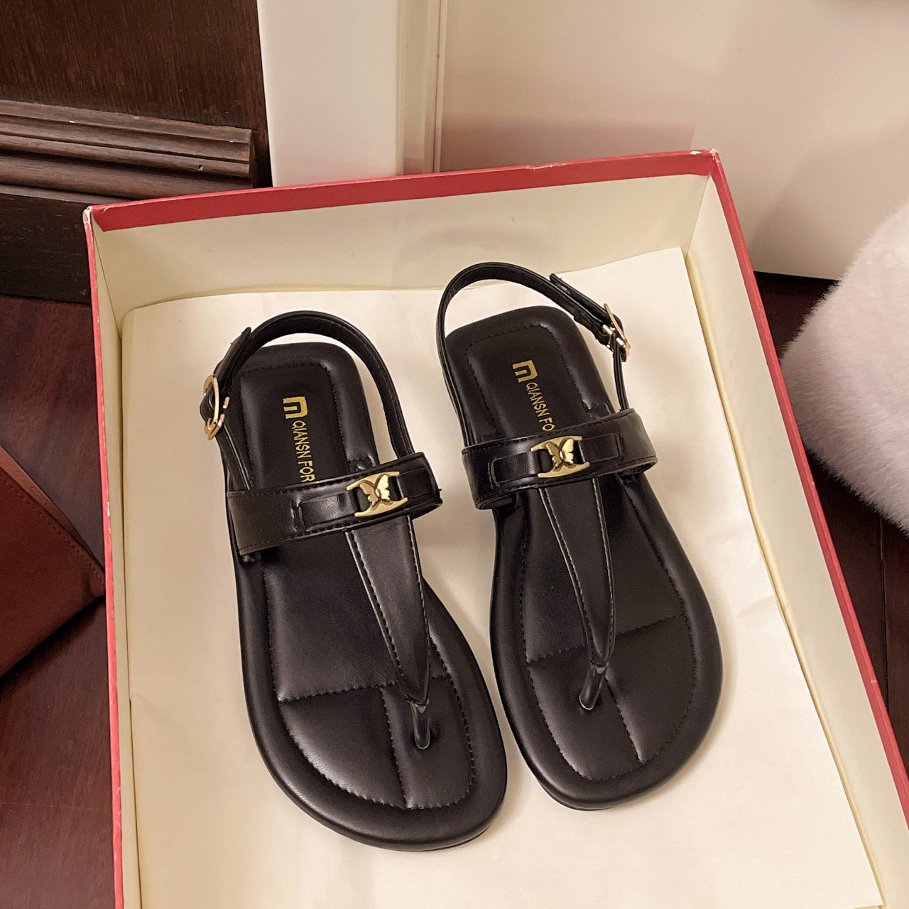 Damen stilvolle Flip-Flops mit elegantem Riemendesign und komfortabler Sohle EB