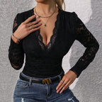 Damen Spitzenbluse mit tiefem V-Ausschnitt und eleganten Details R&B