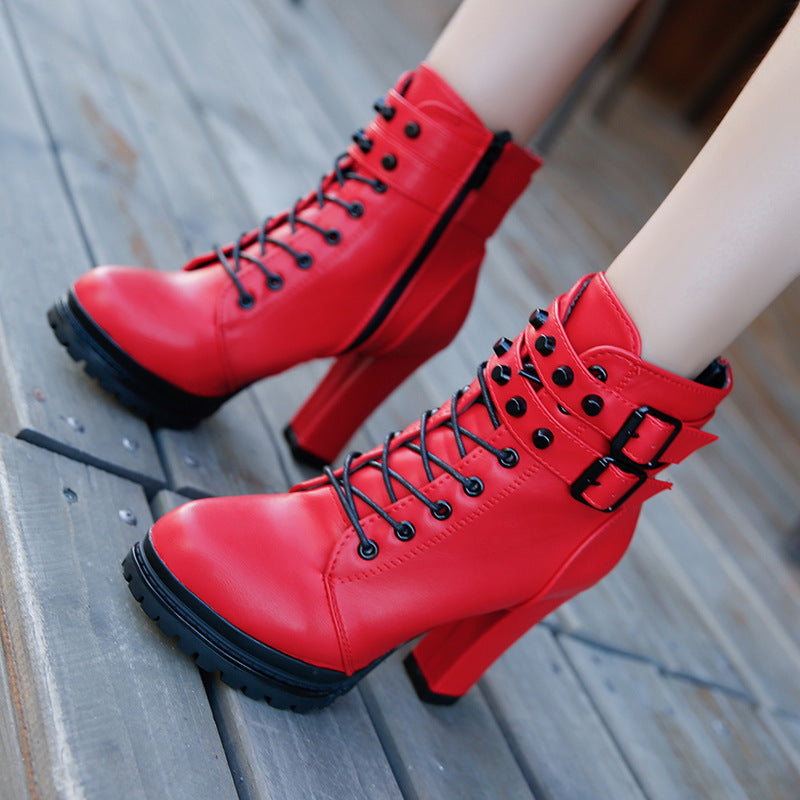 Damen Stiefeletten mit modischem Riemen und robustem Profilsohle R&B