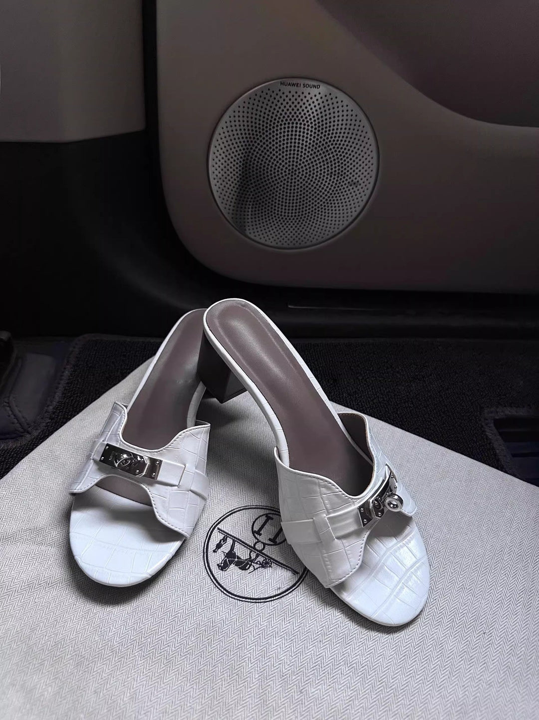 Damen Elegante Absatzsandalen mit modischem Riemendesign und glamourösem Akzent R&B