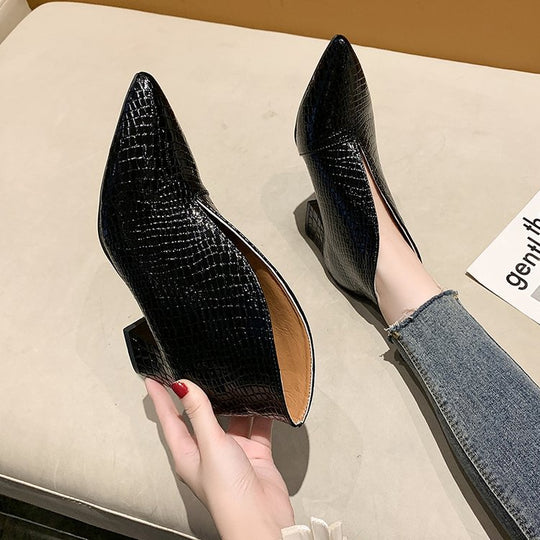 Damen elegante Stiefeletten mit spitz zulaufendem Design und glänzender Krokodilprägung R&B
