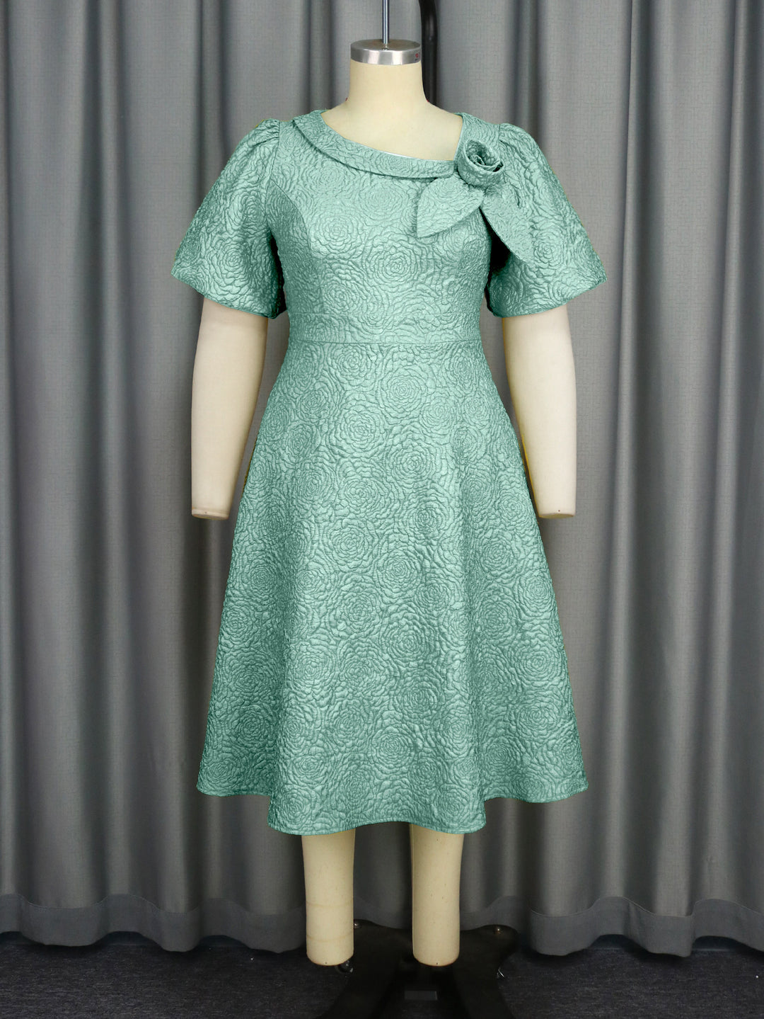 Damen Elegantes Kleid mit strukturierter Blumenapplikation R&B
