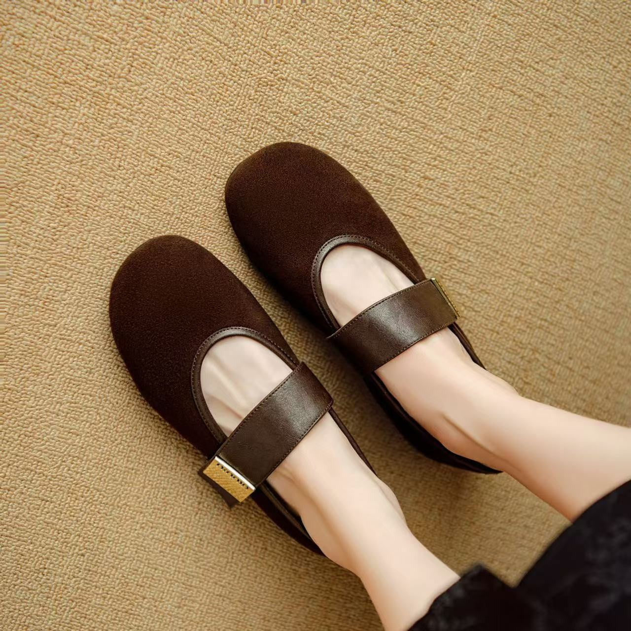Damen Mary Jane Ballerinas mit modischem Riemchen und hochwertigem Veloursleder