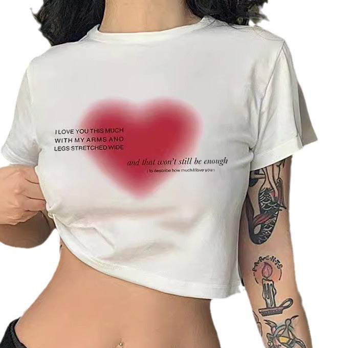 Damen Crop-T-Shirt mit verspieltem Lippenmotiv und modernem Schriftzug R&B