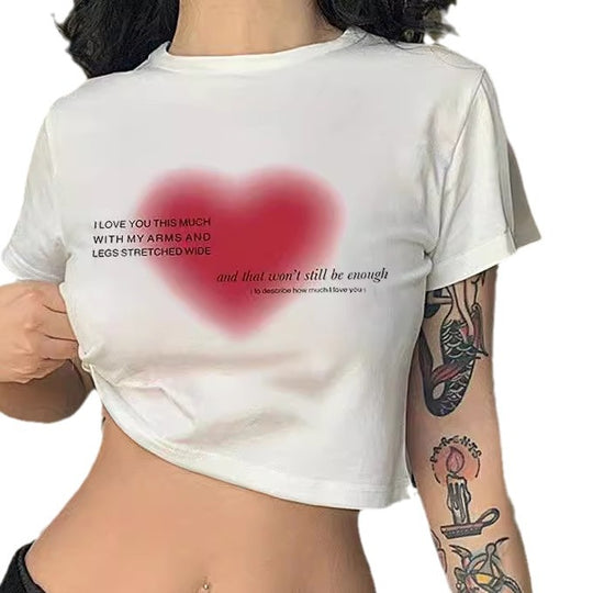 Damen Crop-T-Shirt mit verspieltem Lippenmotiv und modernem Schriftzug R&B