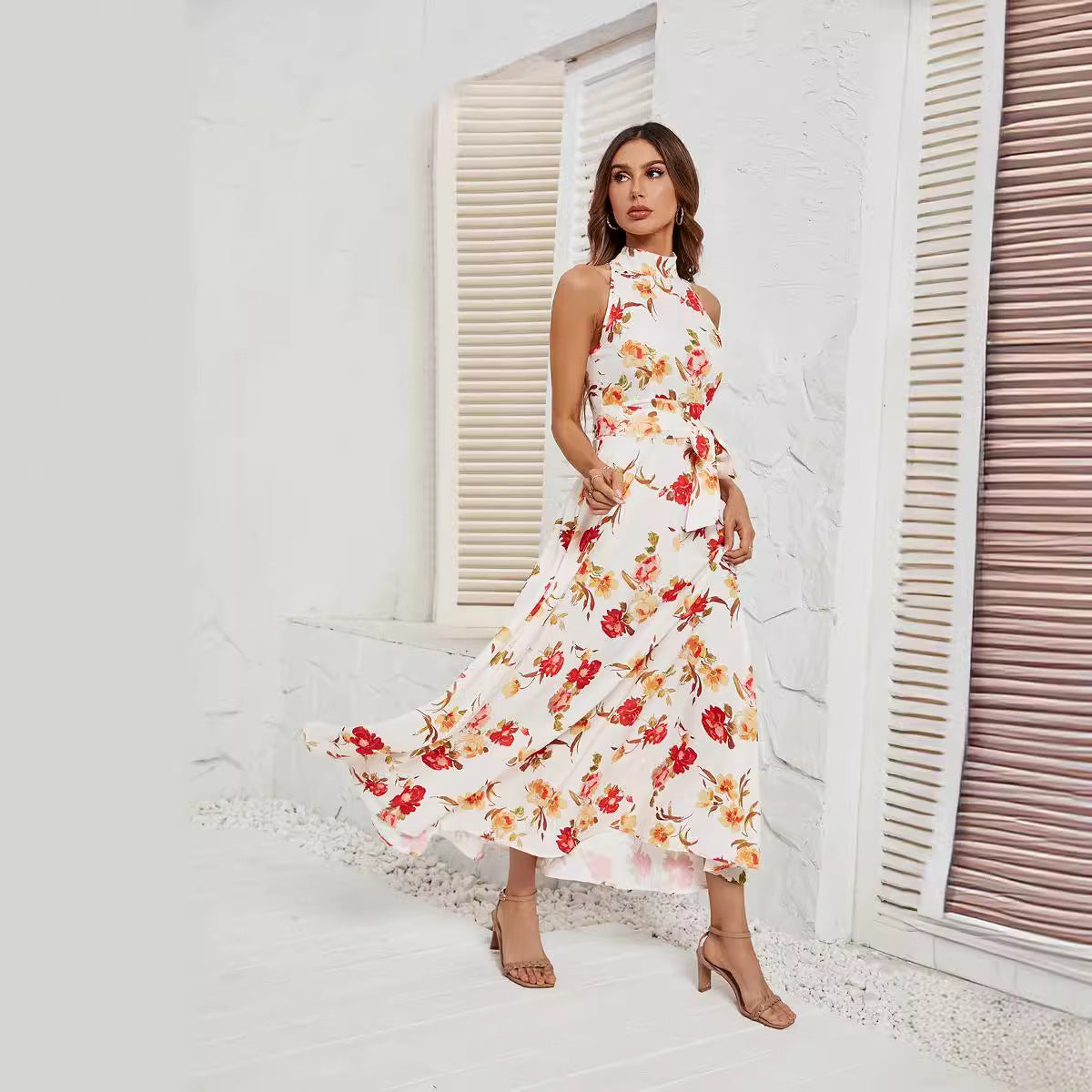 Damen Maxikleid mit hochgeschlossenem Design und floralem Gürtel R&B