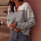 Damen modischer Sweater mit breiten Streifen und eleganten Knopfdetails