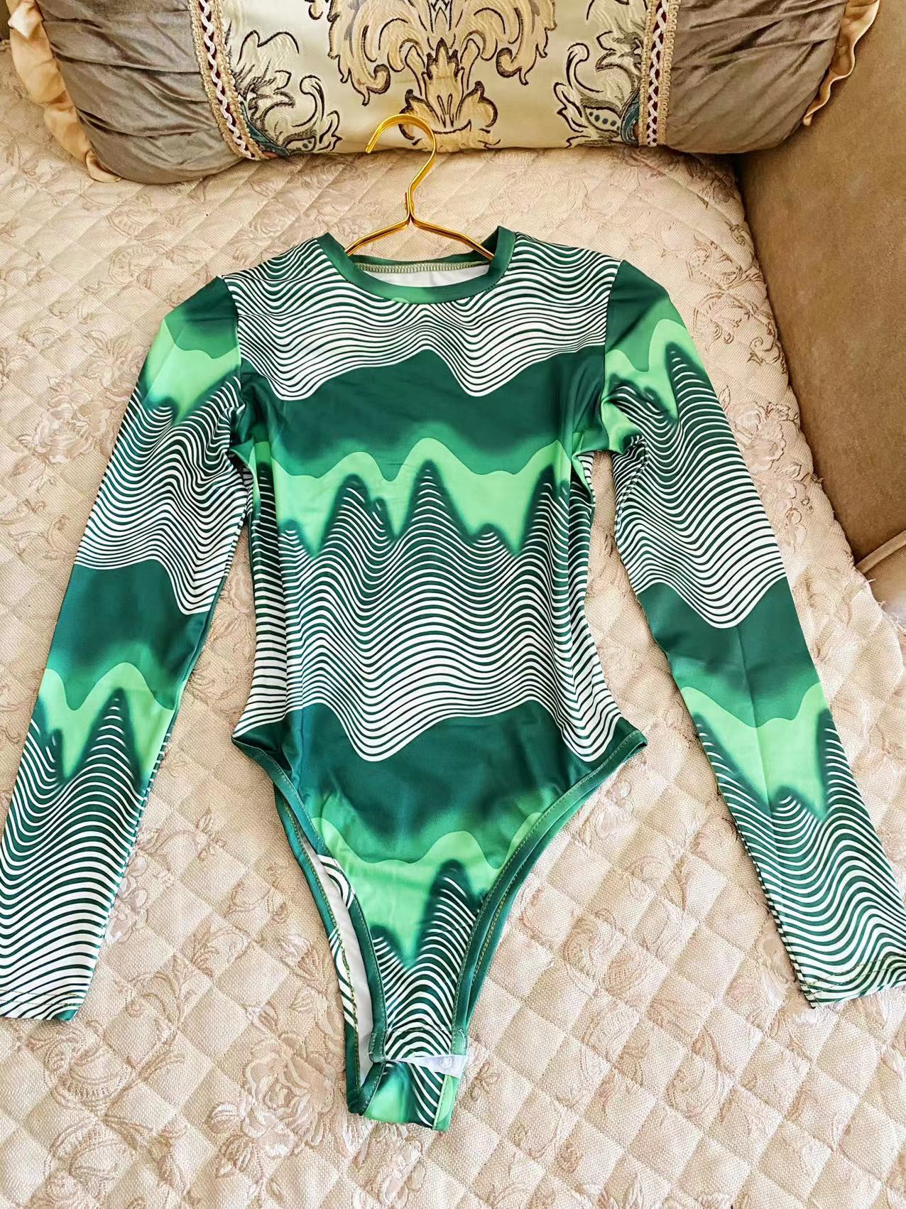 Damen Langarm Bodysuit mit modernem Wellendesign R&B