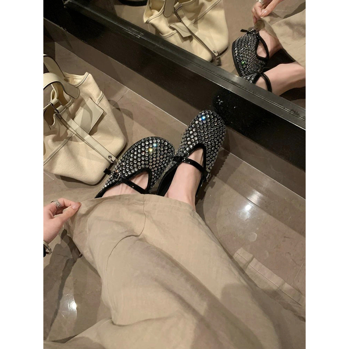 Damen Clogs mit funkelndem Strass und modischem Riemen