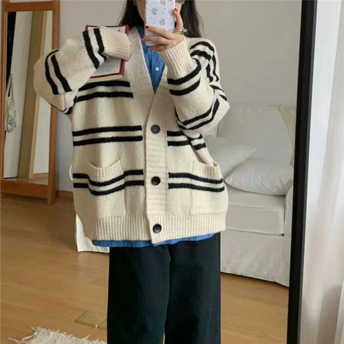 Damen Grobstrick Cardigan mit breitem Aufschlag und dekorativen Knopfdetails R&B