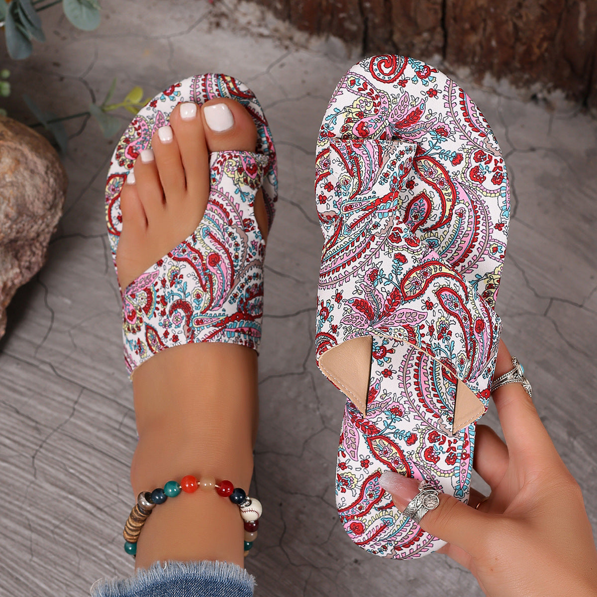 Damen Zehentrenner-Sandalen mit floralem Muster und bequemer Fußbettung R&B