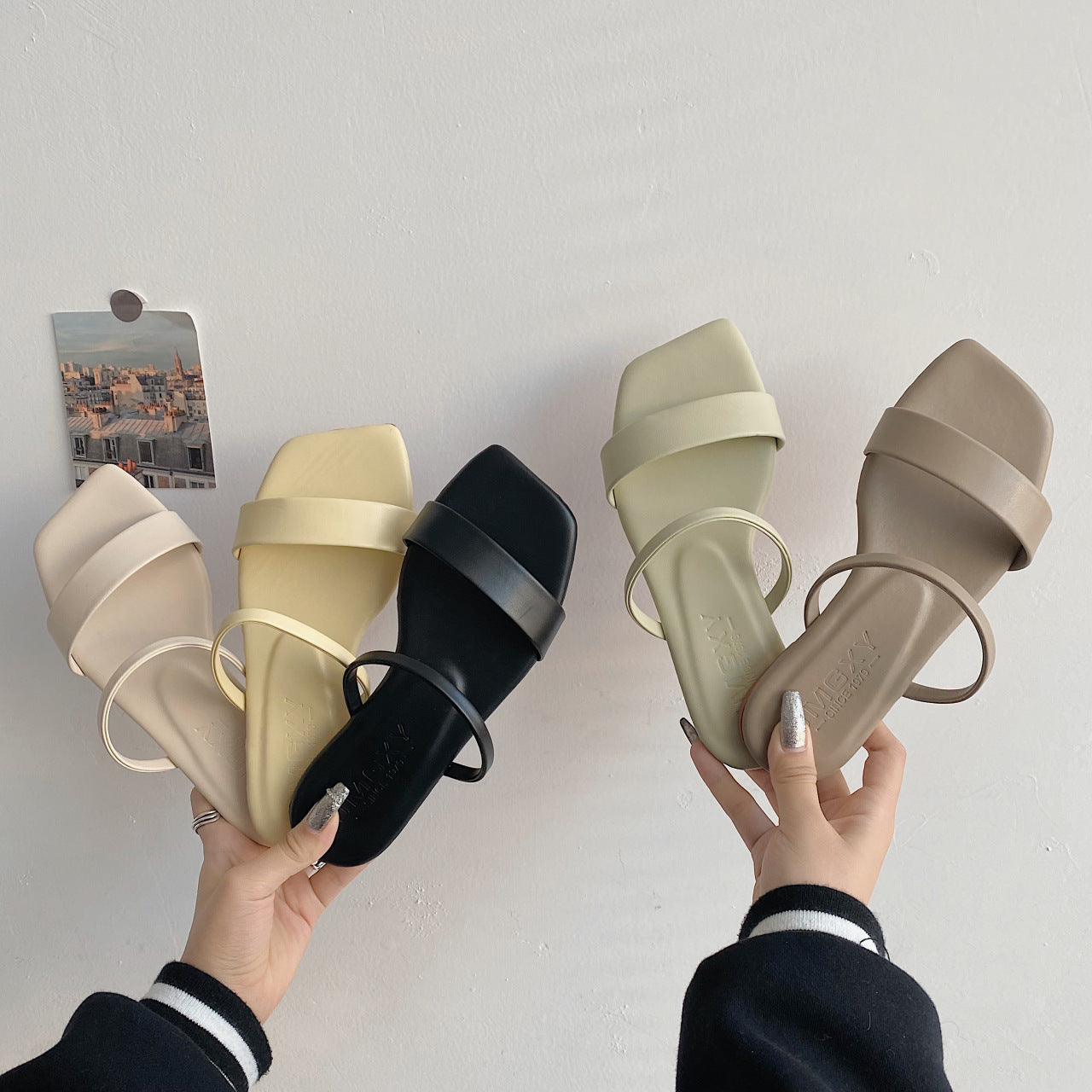 Damen Minimalistische Riemensandaletten mit elegantem Design und bequemer Fußbettgestaltung