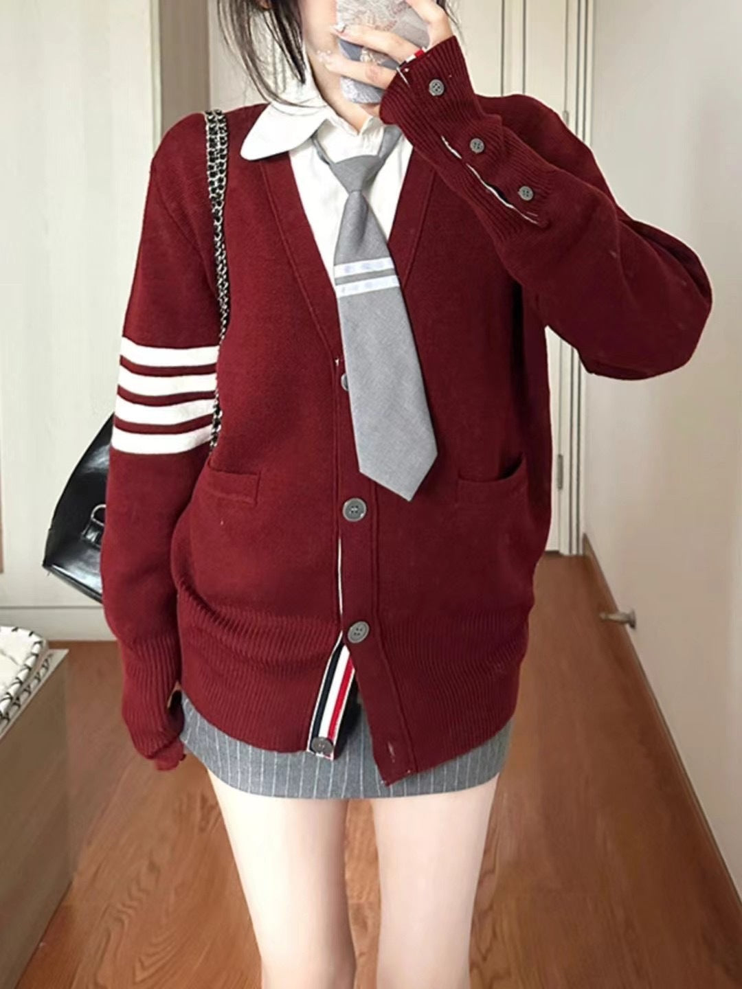 Damen Strickjacke mit hohen Taschen und grafischen Akzenten R&B