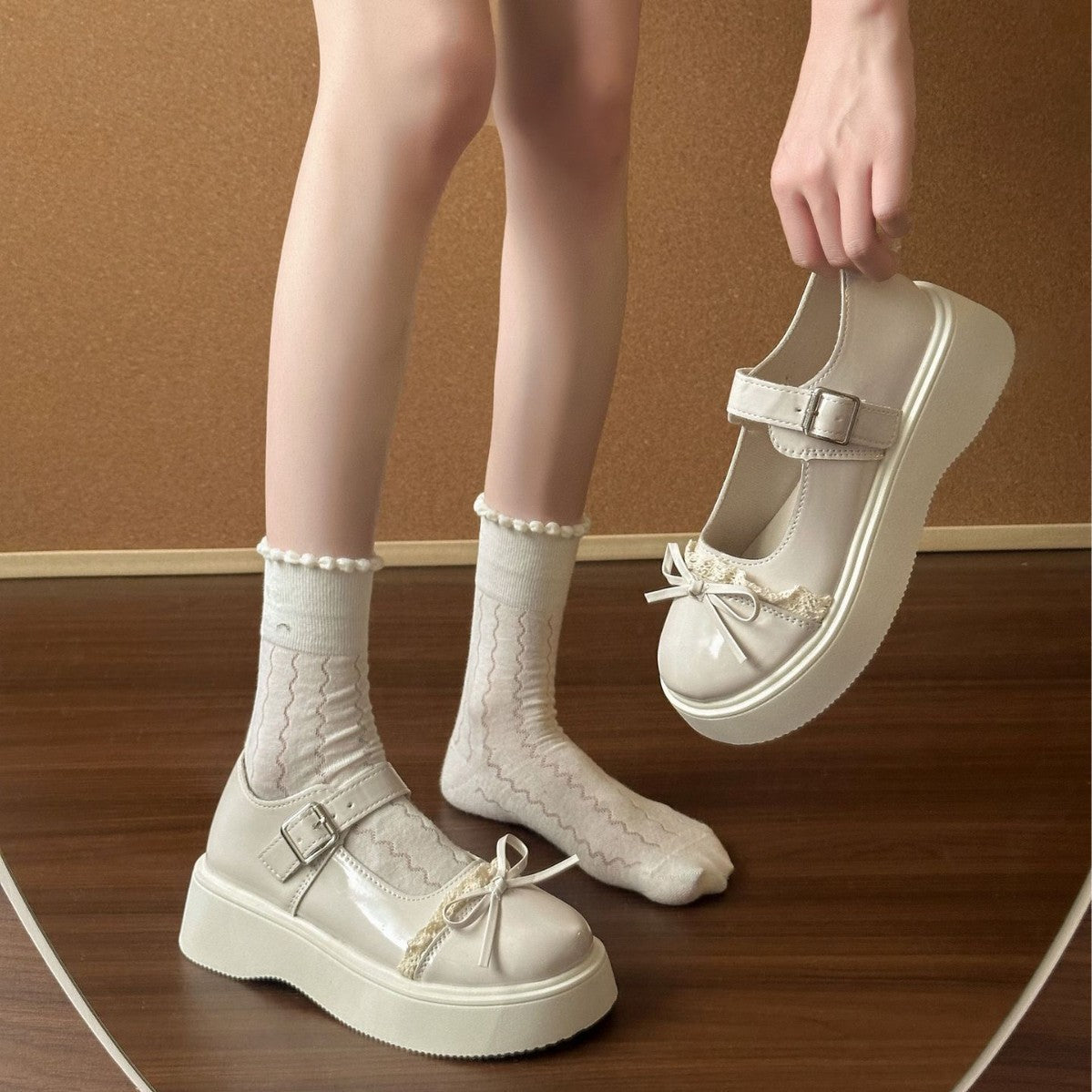 Damen Komfortable Slipper mit elegantem Riemendesign und modischer Schleife R&B
