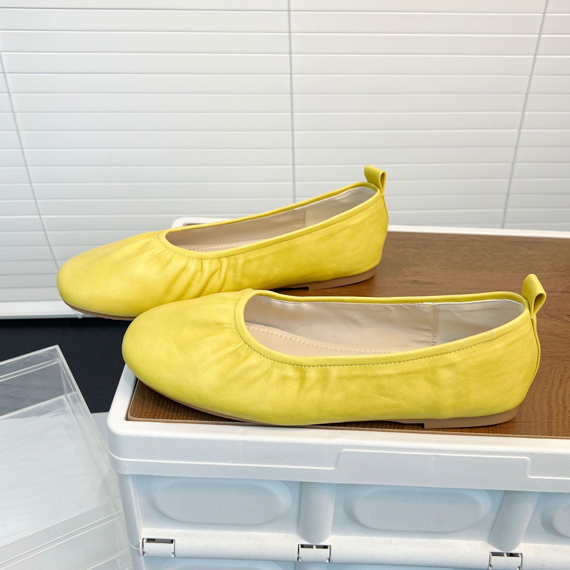Damen Ballerinas aus feinem Leder mit elastischem Riemen R&B