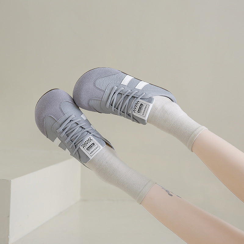 Damen Hausschuhe im sportlichen Stil mit klassischem Design R&B
