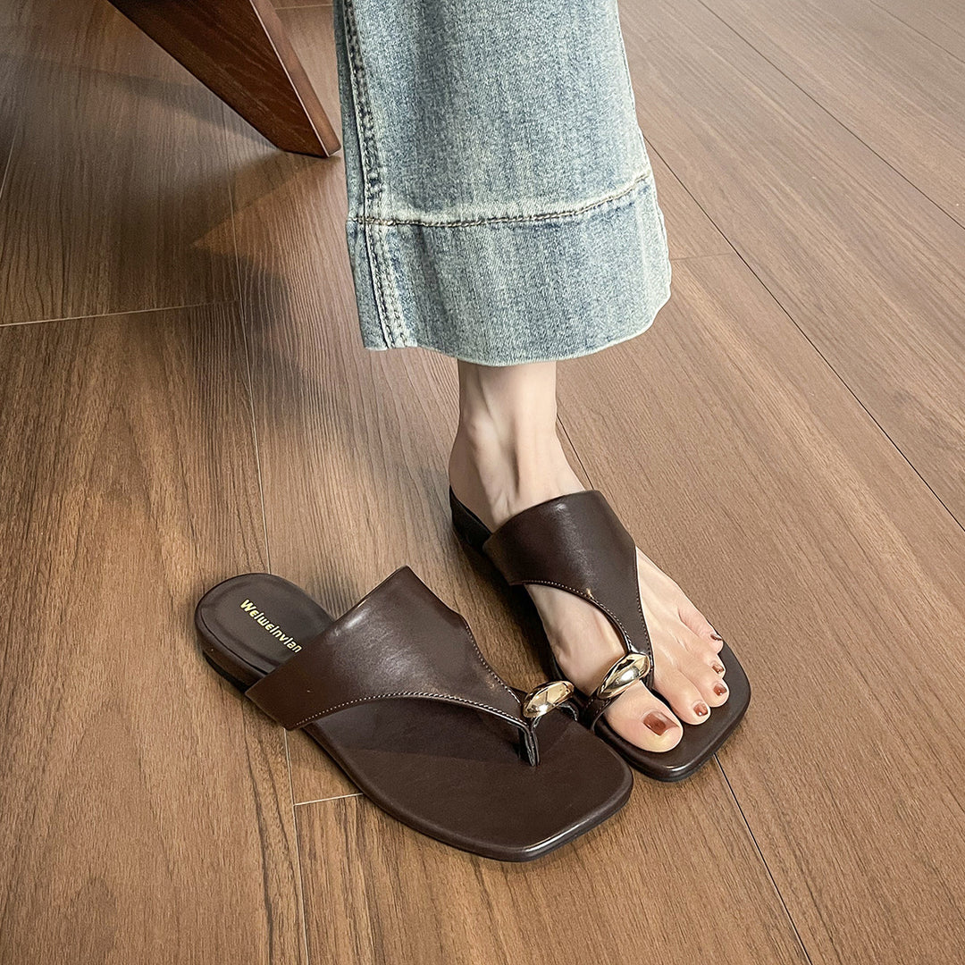 Damen elegante Zehentrenner-Sandalen mit modischem Riemendesign und goldener Applikation R&B