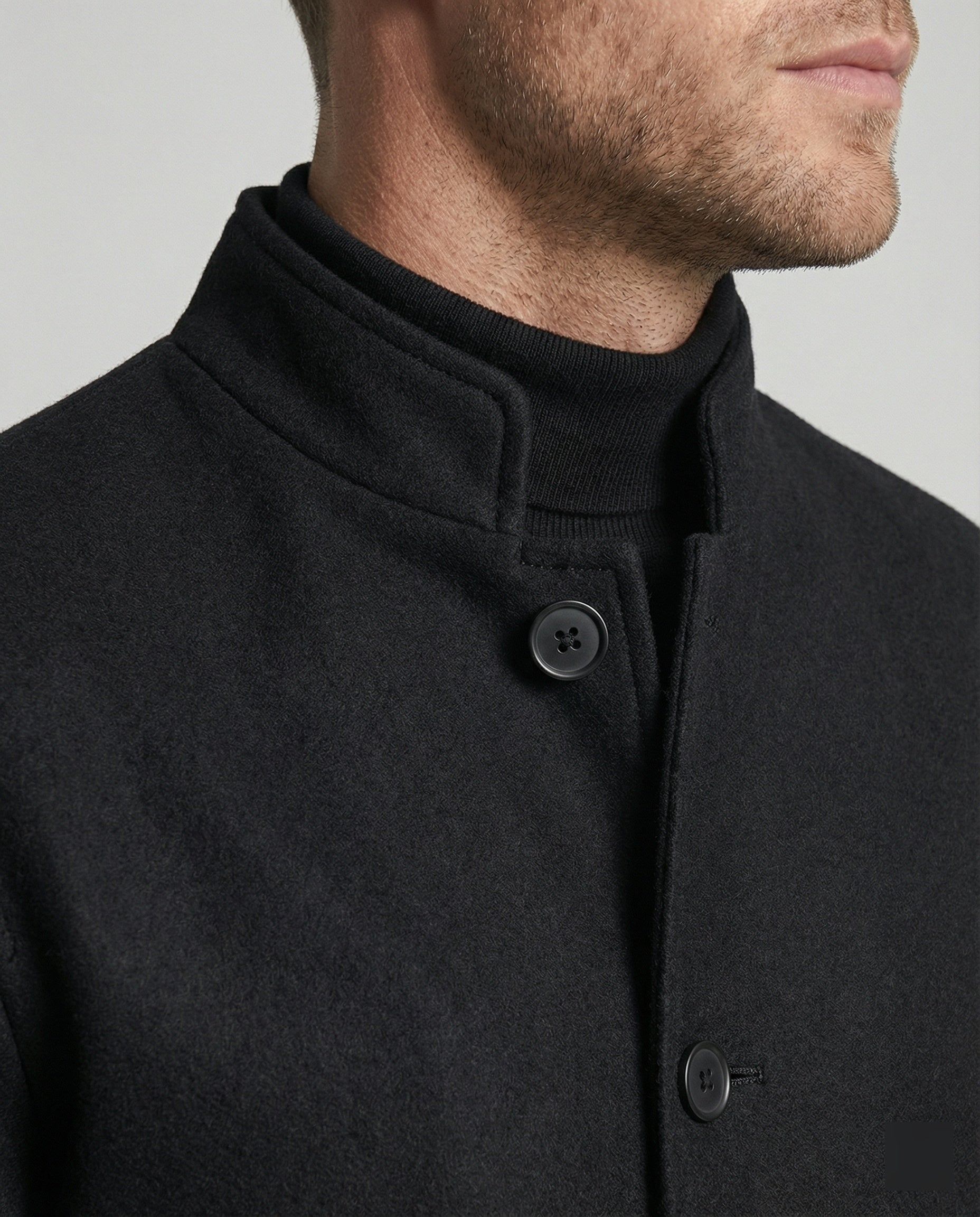 Herren minimalistischer Kurzblazer aus Wollmix mit Rundhalsausschnitt und aufgesetzten Taschen R&B