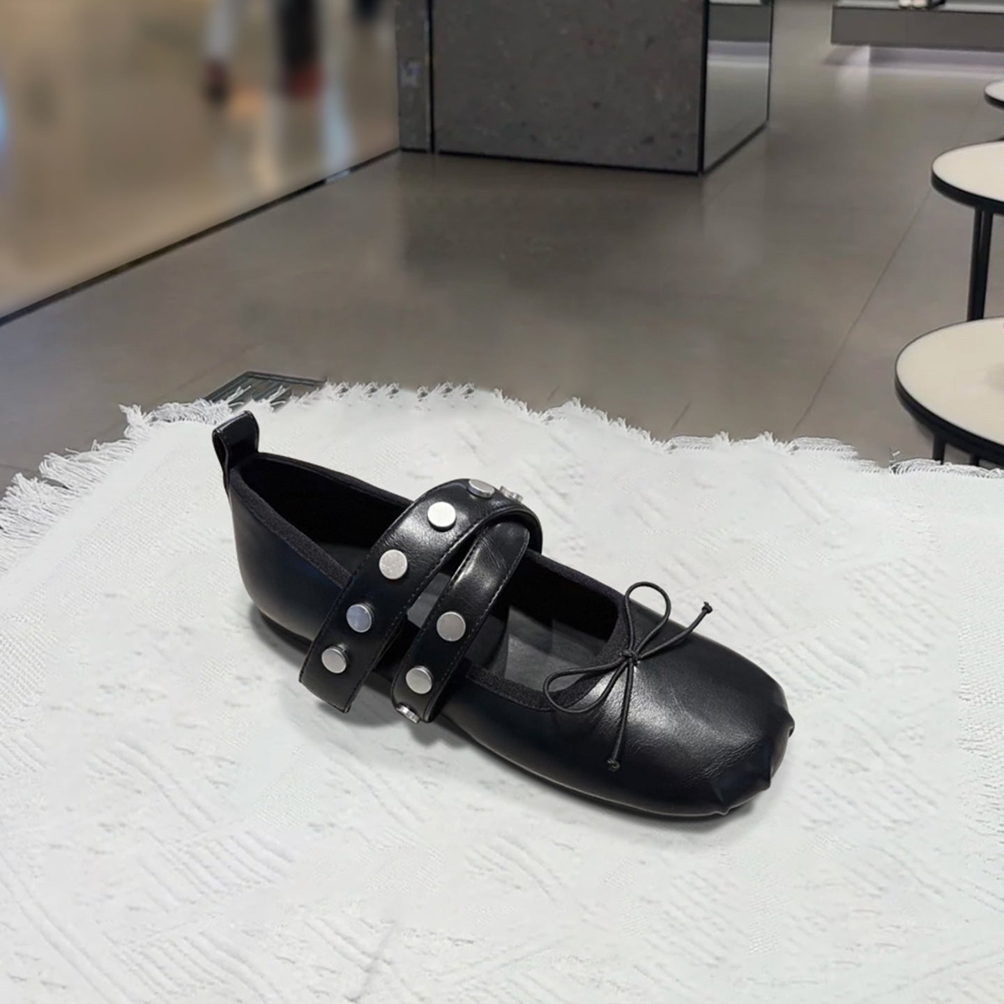 Damen Ballerinas aus weichem Veloursleder mit modischem Riemendesign und stilvollen Druckknöpfen R&B