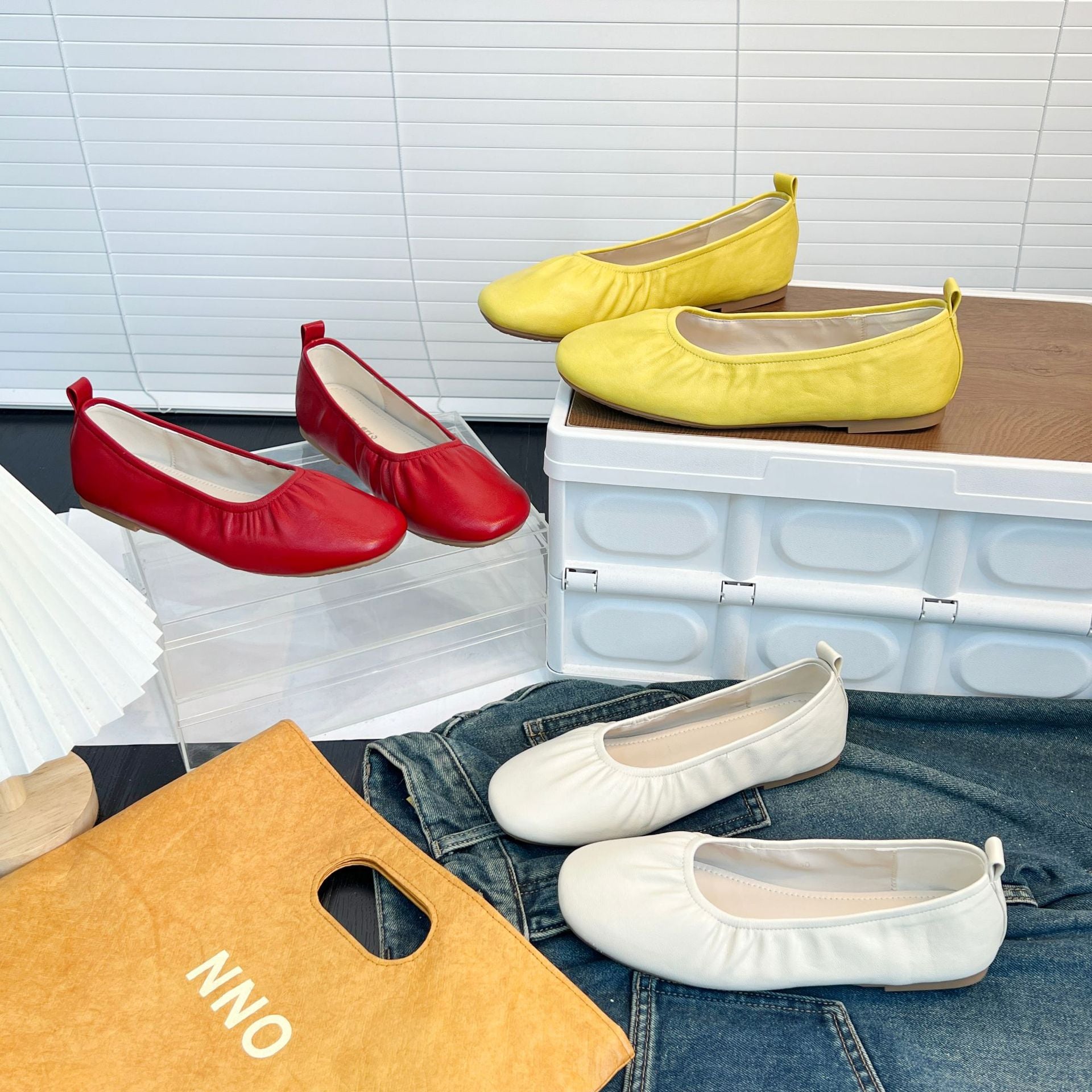 Damen Ballerinas aus feinem Leder mit elastischem Riemen R&B