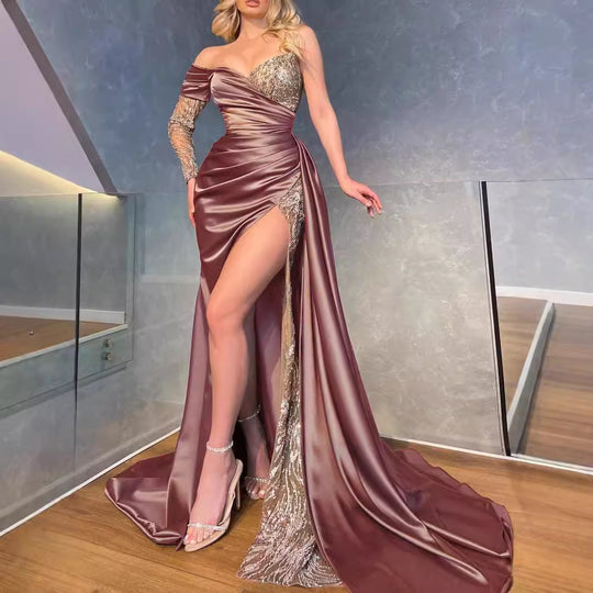 Damen Glamouröses Abendkleid mit schimmernden Pailletten und hohem Schlitz R&B