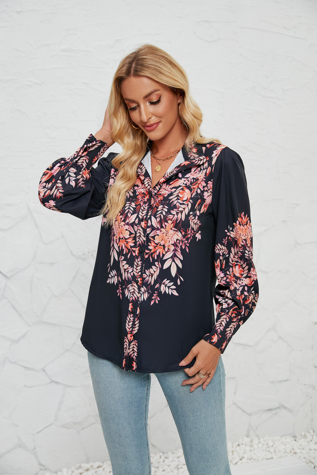 Damen Bluse mit floralen Akzenten und elegantem Knopfleisten-Design R&B
