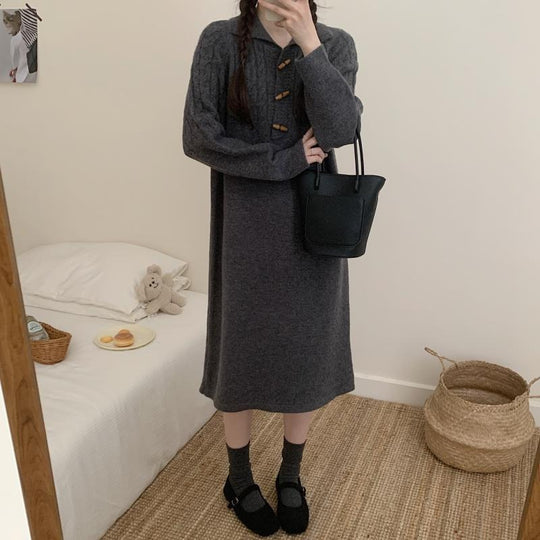 Damen Strickkleid mit Kragen und Knopfdetails R&B