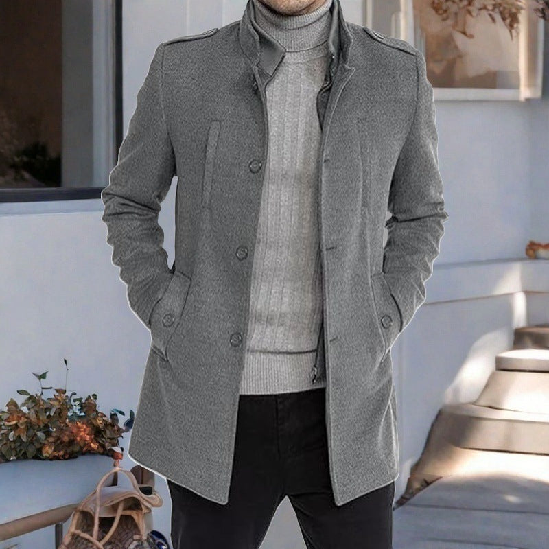 Herren eleganter, mittelschwerer Freizeitmantel mit Stehkragen und seitlichen Taschen