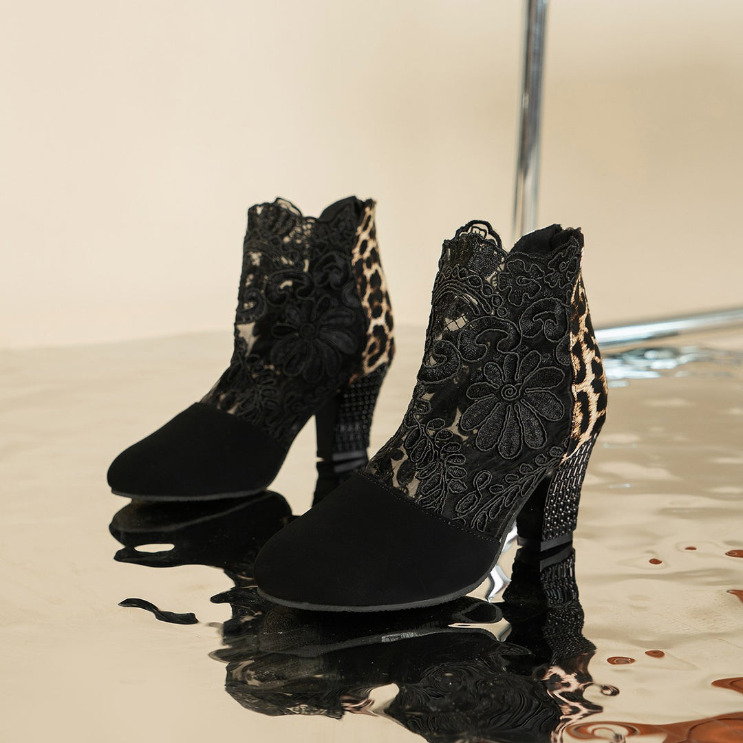 Damen Elegante und modische Stiefeletten mit floralen Akzenten und Animal-Print R&B